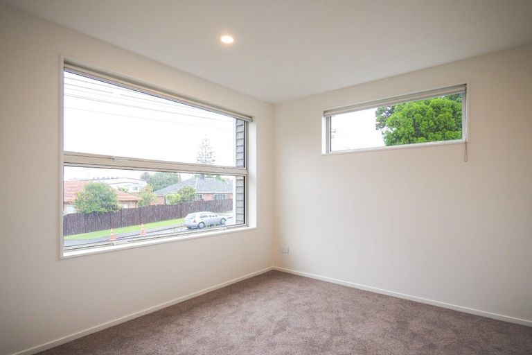 Photo of property in 1/10 Tirimoana Road, Te Atatu South, Auckland, 0602