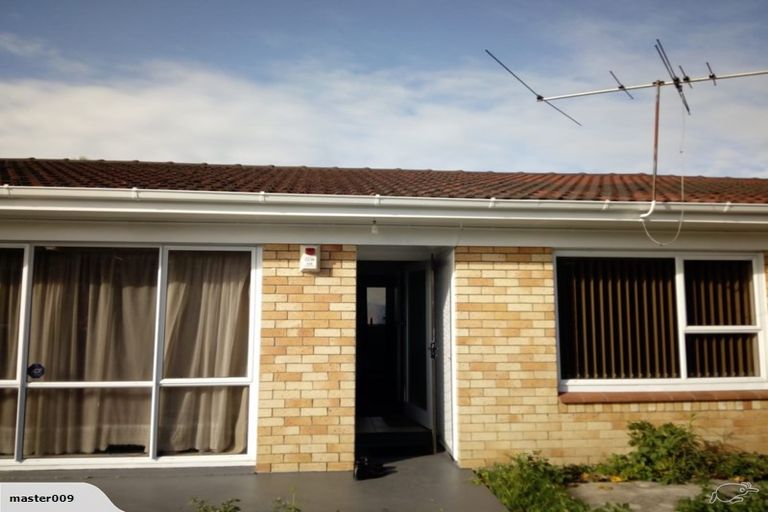 Photo of property in 2/13 Hayward Road, Papatoetoe, Auckland, 2025