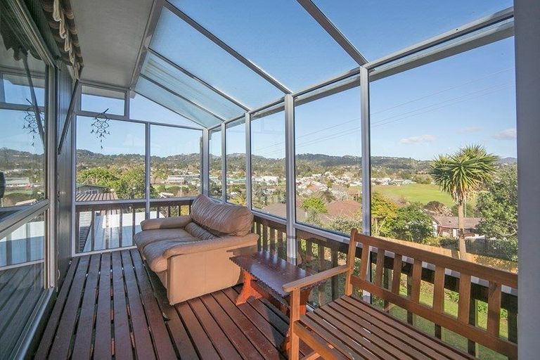 Photo of property in 6 Sunnylaw Place, Glen Eden, Auckland, 0602