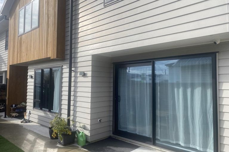 Photo of property in 91b Whites Line East, Waiwhetu, Lower Hutt, 5010