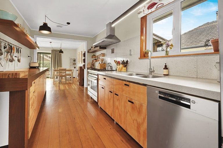 Photo of property in 24 Casey Avenue, Fairfield, Hamilton, 3214