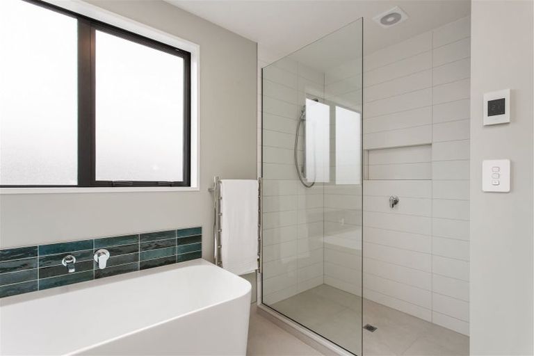 Photo of property in 5a Taylors Avenue, Bryndwr, Christchurch, 8052