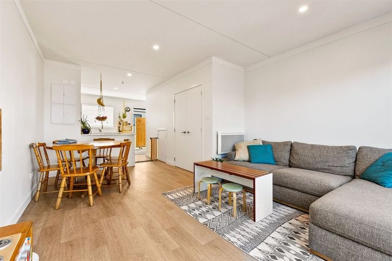 Photo of property in 4/2 Brandon Road, Glen Eden, Auckland, 0602