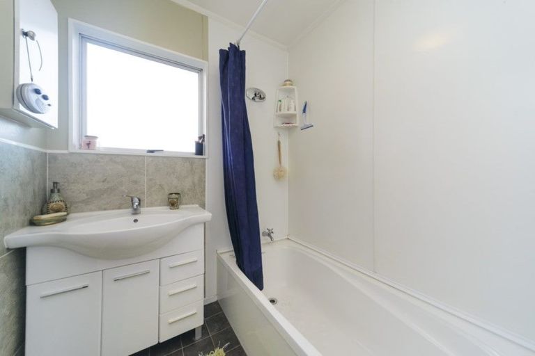 Photo of property in 35 Peter Hall Drive, Kelvin Grove, Palmerston North, 4414