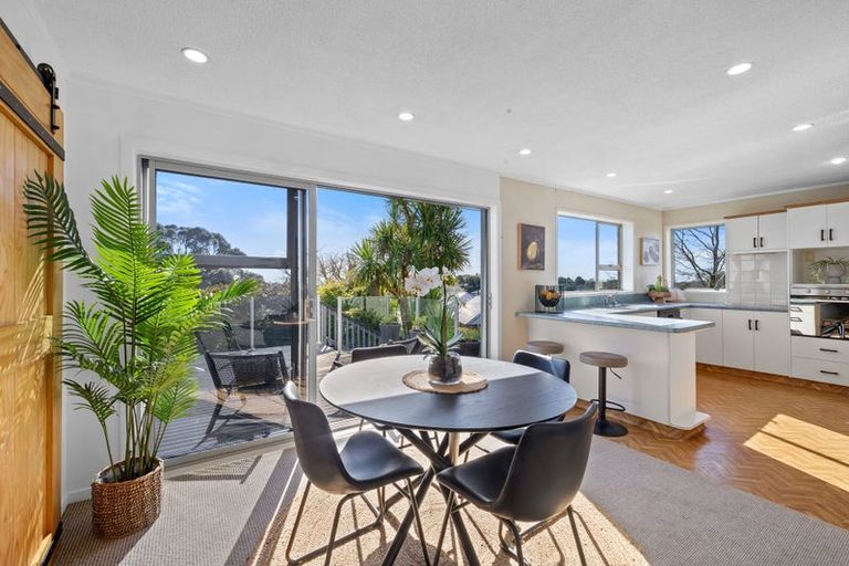 Photo of property in 9 Cabot Place, Frankleigh Park, New Plymouth, 4310