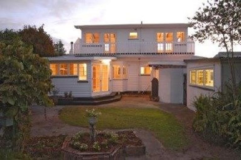 Photo of property in 465 East Coast Road, Murrays Bay, Auckland, 0630