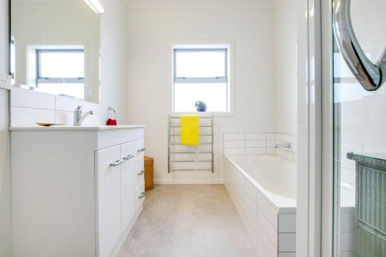 Photo of property in 21 Manganui Place, Te Awa, Napier, 4110