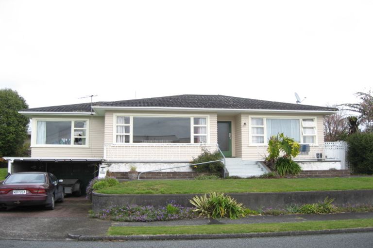 Photo of property in 1 Blenheim Place, Vogeltown, New Plymouth, 4310