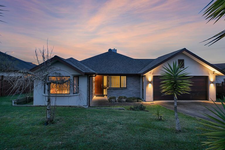 Photo of property in 8 Archer Rayner Place, Greenhithe, Auckland, 0632