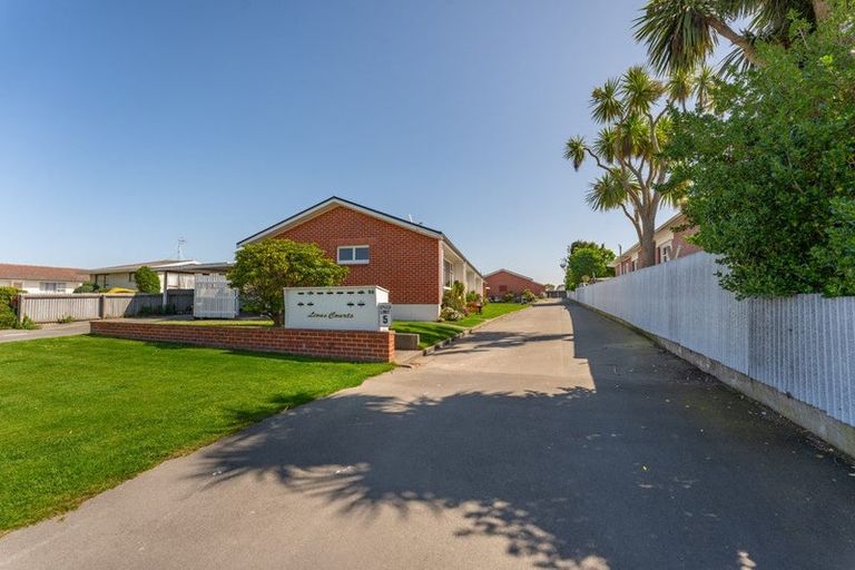 Photo of property in 1-11/94 Avenue Road, West End, Timaru, 7910