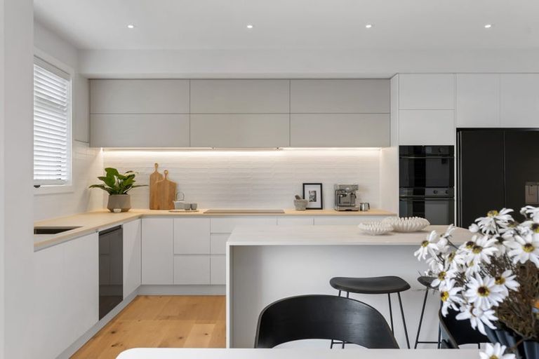 Photo of property in 9a Kowhai Street, Tawa, Wellington, 5028