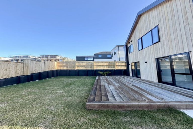 Photo of property in 49 Kumukumu Road, Long Bay, Auckland, 0630