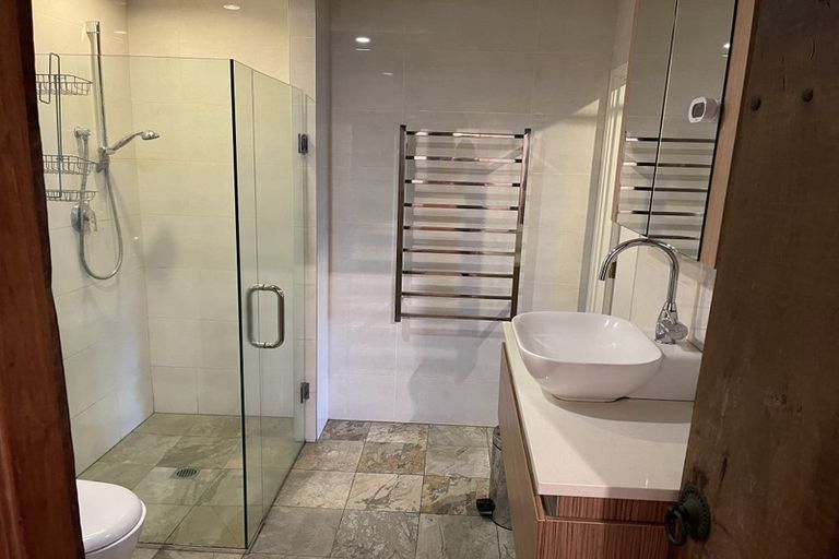 Photo of property in 80b Queen Street, Northcote Point, Auckland, 0627