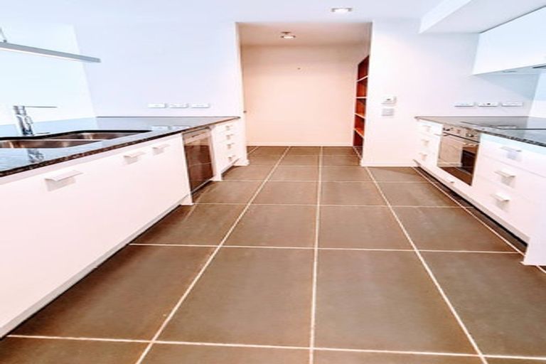 Photo of property in Piermont Apartments, 4i/82 Cable Street, Te Aro, Wellington, 6011