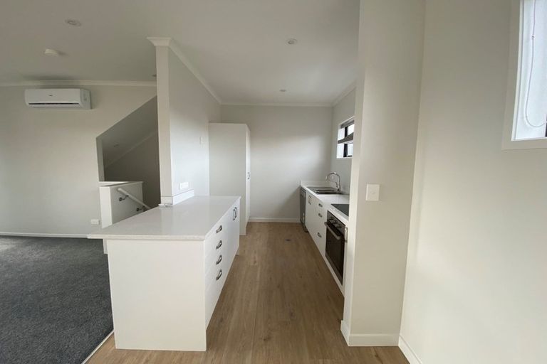 Photo of property in 6/5 Peachgrove Road, Te Atatu Peninsula, Auckland, 0610