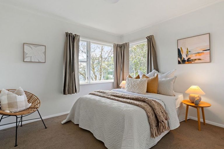 Photo of property in 4 Link Road, Newlands, Wellington, 6037