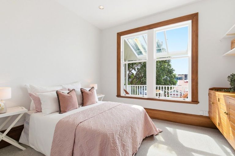 Photo of property in 16 Talavera Terrace, Kelburn, Wellington, 6012