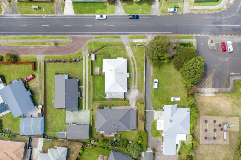 Photo of property in 70 Sandspit Road, Waiuku, 2123