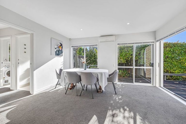 Photo of property in 2 Oakpark Place, West Harbour, Auckland, 0618