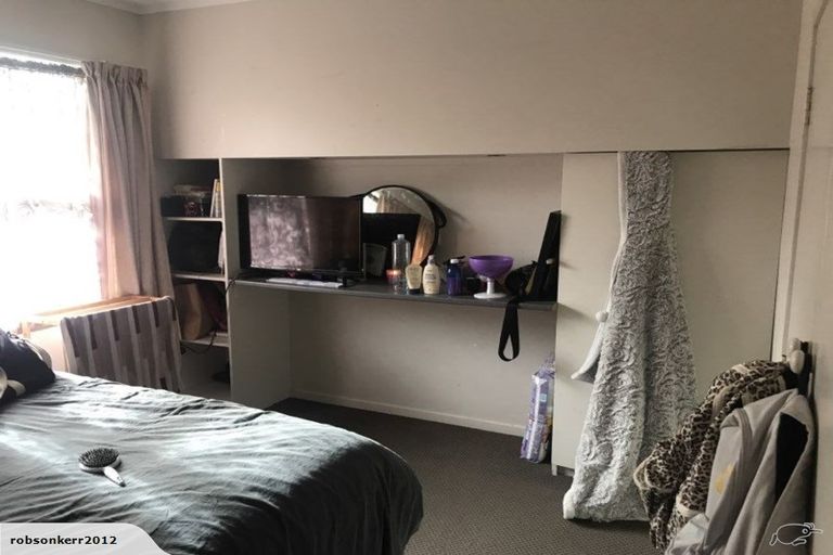 Photo of property in 17 Blanes Road, Weymouth, Auckland, 2103