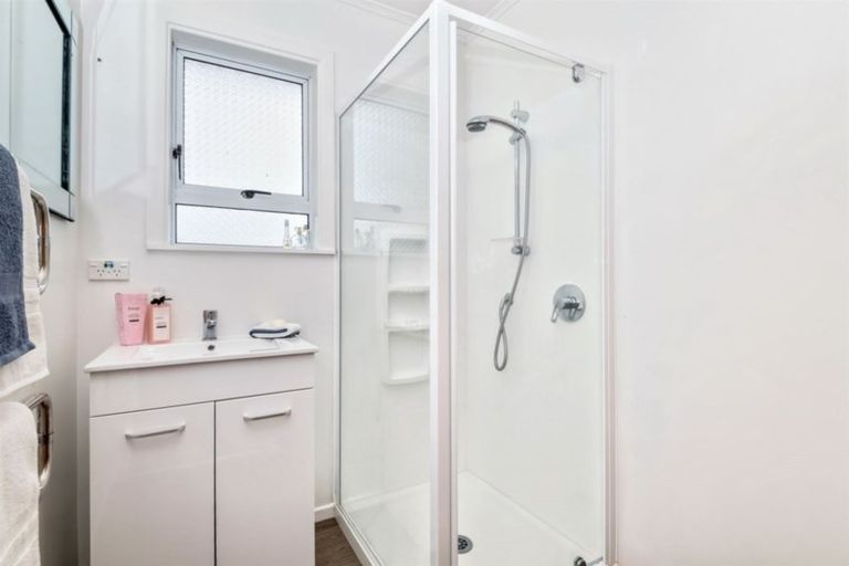 Photo of property in 9 Phillip Parade, Forrest Hill, Auckland, 0620