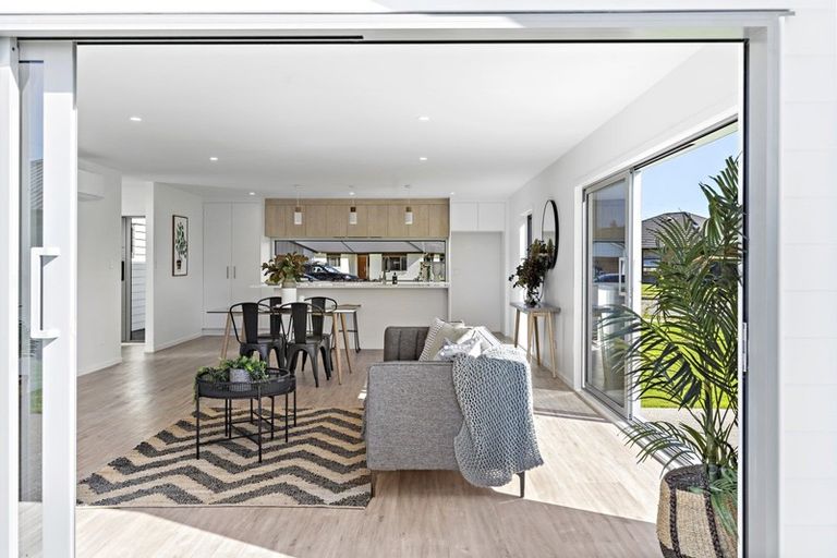 Photo of property in 18 Austin Reid Avenue, Carterton, 5713