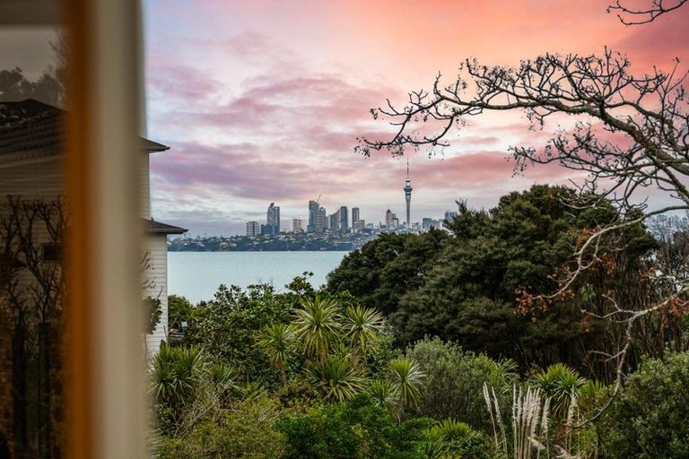 Photo of property in 18 Tollana Road, Te Atatu Peninsula, Auckland, 0610