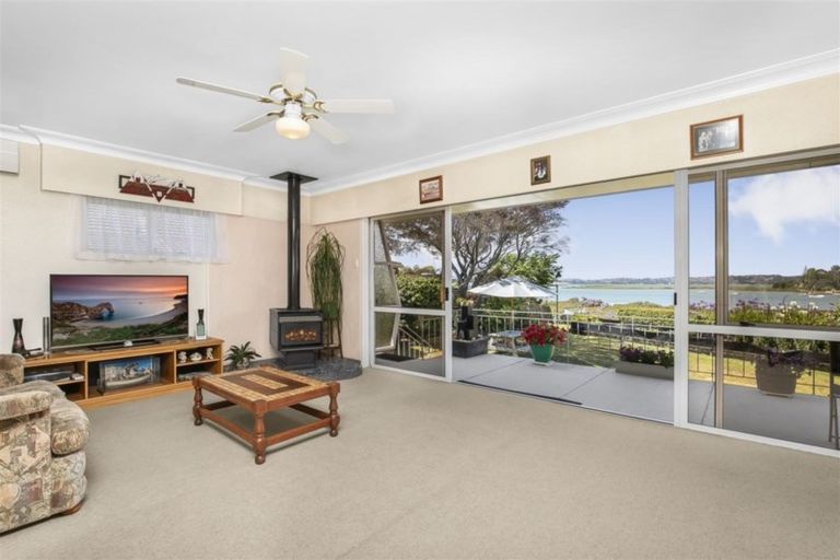 Photo of property in 25 Realm Place, Massey, Auckland, 0614