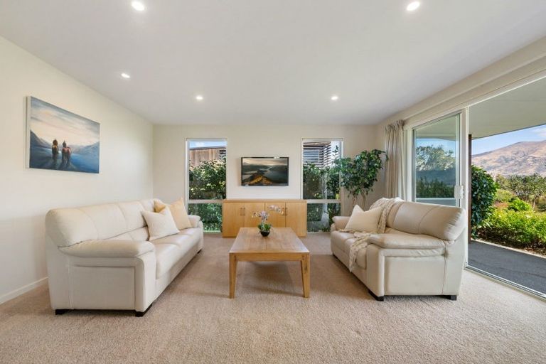 Photo of property in 28 Greenbelt Place, Wanaka, 9305