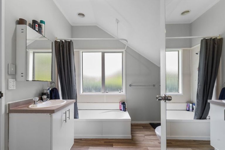 Photo of property in 1/19 Lilburn Crescent, Massey, Auckland, 0614