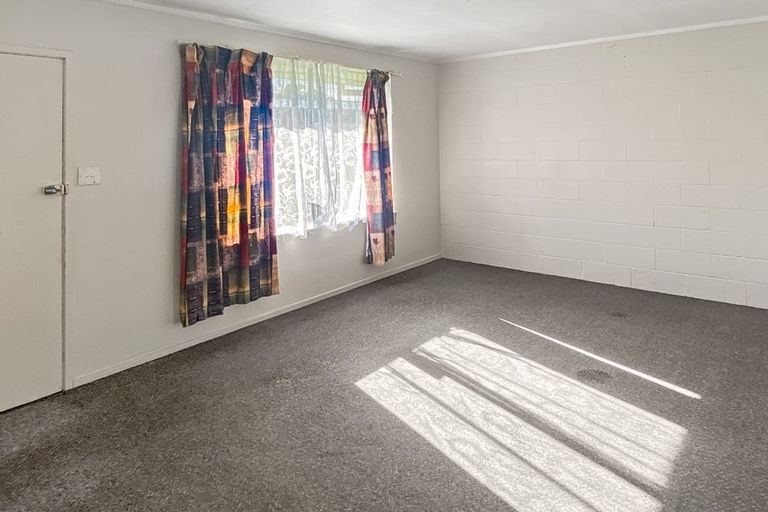 Photo of property in 1/76 Portage Road, New Lynn, Auckland, 0600