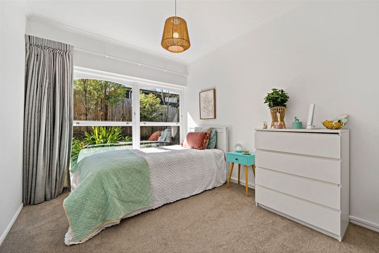 Photo of property in 1 Riviera Place, Hauraki, Auckland, 0622