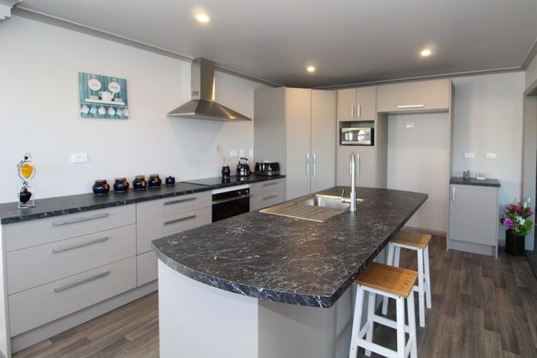 Photo of property in 30 Timaru Road, Waimate, 7924