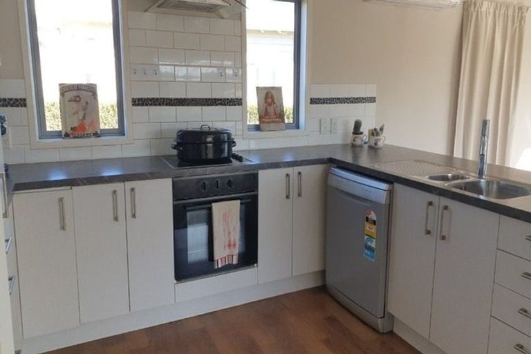 Photo of property in 3 Gazelle Avenue, Beach Haven, Auckland, 0626