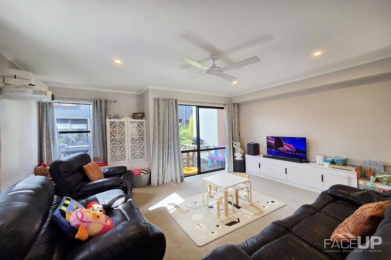 Photo of property in 13 William Stratton Lane, Hobsonville, Auckland, 0616