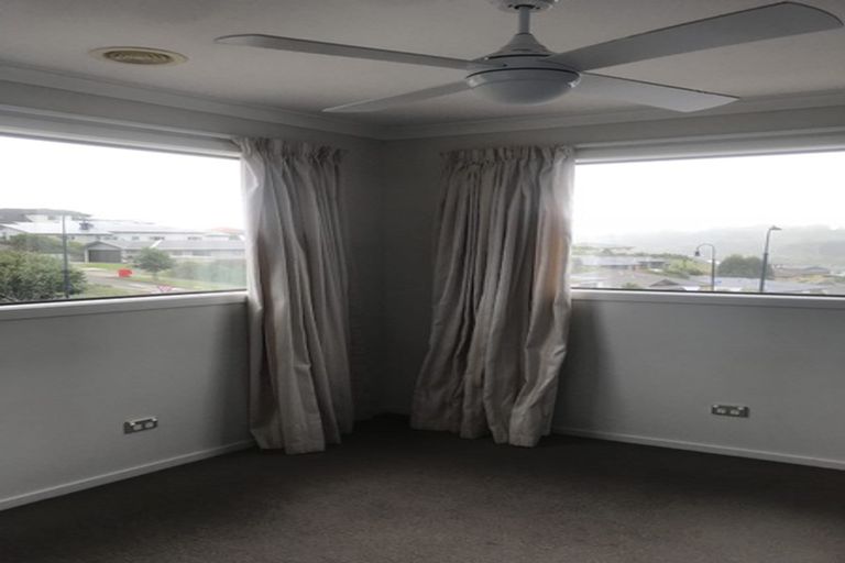 Photo of property in 77 Te Puia Drive, Aotea, Porirua, 5024