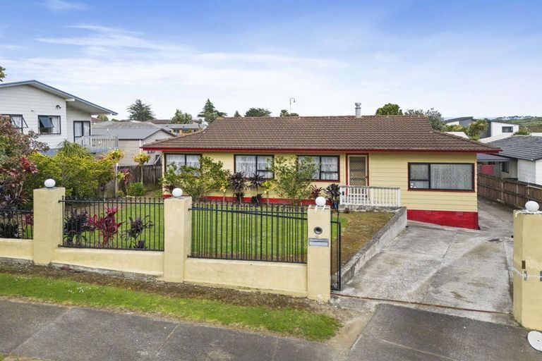 Photo of property in 10 Kopu Place, Clendon Park, Auckland, 2103