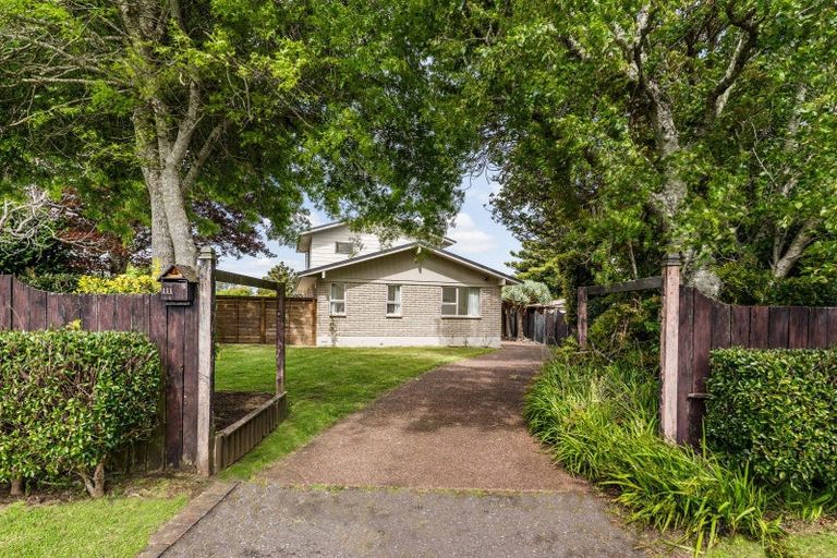 Photo of property in 111 Sandspit Road, Waiuku, 2123