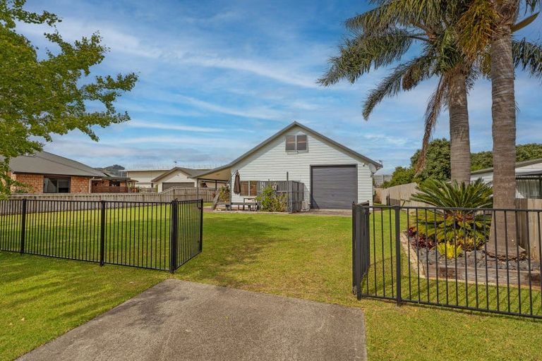Photo of property in 17 Endeavour Close, Whitianga, 3510