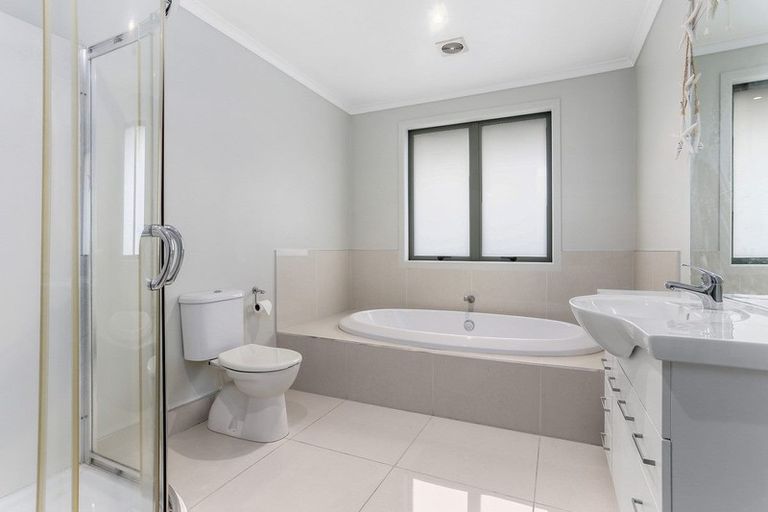 Photo of property in 6 Ward Crescent, Te Atatu Peninsula, Auckland, 0610