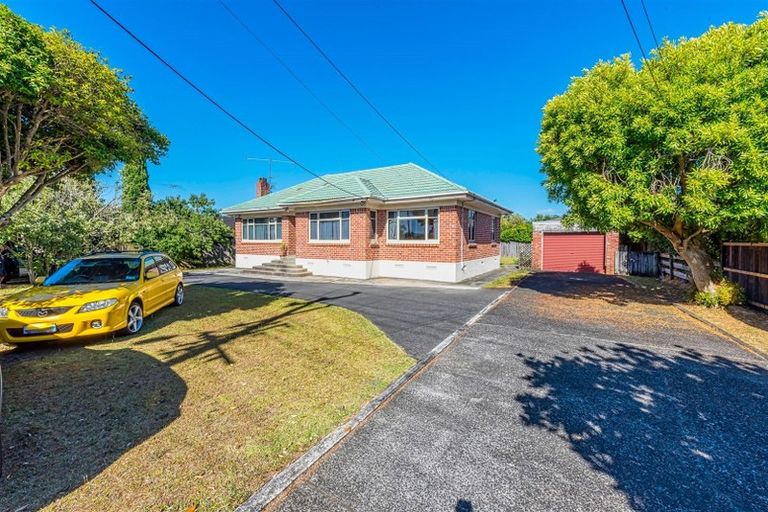 Photo of property in 277 Hobsonville Road, Hobsonville, Auckland, 0618
