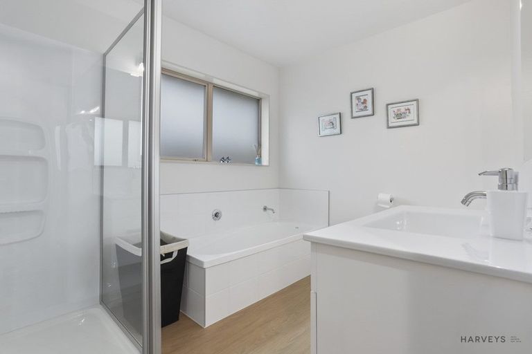 Photo of property in 48 Godley Road, Green Bay, Auckland, 0604