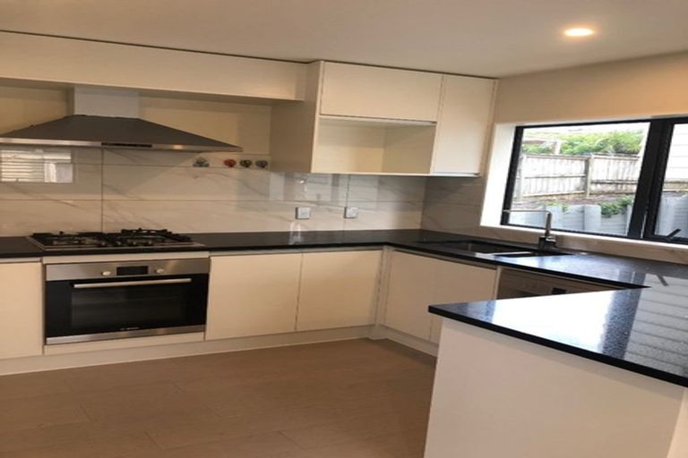 Photo of property in 10c Woodall Place, Totara Vale, Auckland, 0627