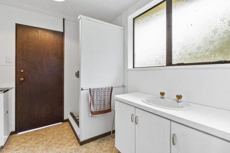 Photo of property in 10 Gull Street, Waihola, Milton, 9073