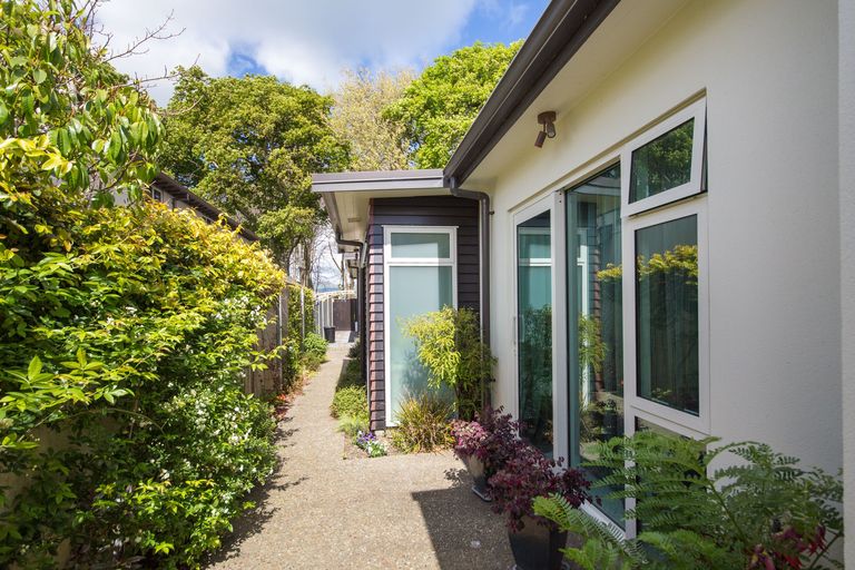 Photo of property in 16 Grand Oaks Drive, Awapuni, Palmerston North, 4412
