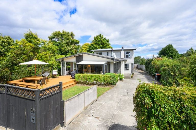 Photo of property in 28 Summerhill Drive, Fitzherbert, Palmerston North, 4410