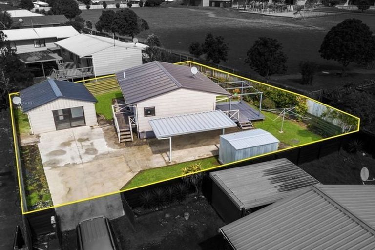 Photo of property in 2/9 Maplesden Drive, Clendon Park, Auckland, 2103