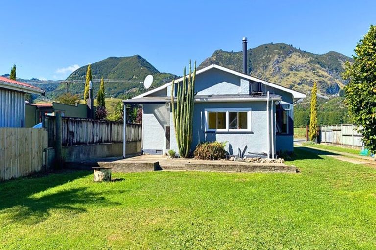 Photo of property in 445 Abel Tasman Drive, Motupipi, Takaka, 7183