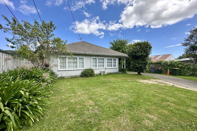 Photo of property in 396 Stokes Valley Road, Stokes Valley, Lower Hutt, 5019