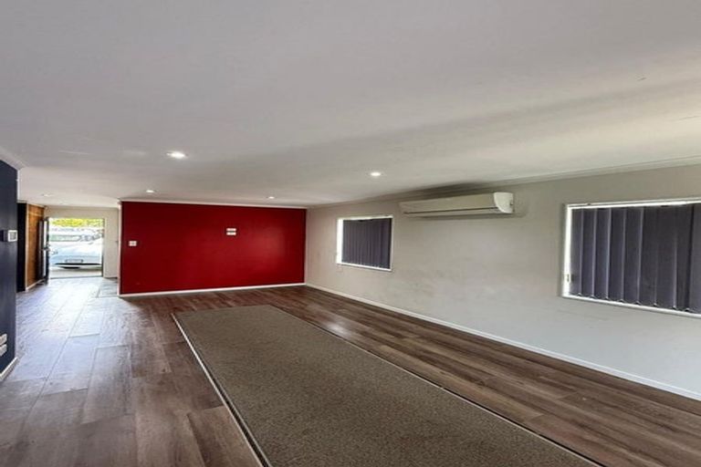 Photo of property in 53 Pomaria Road, Henderson, Auckland, 0610